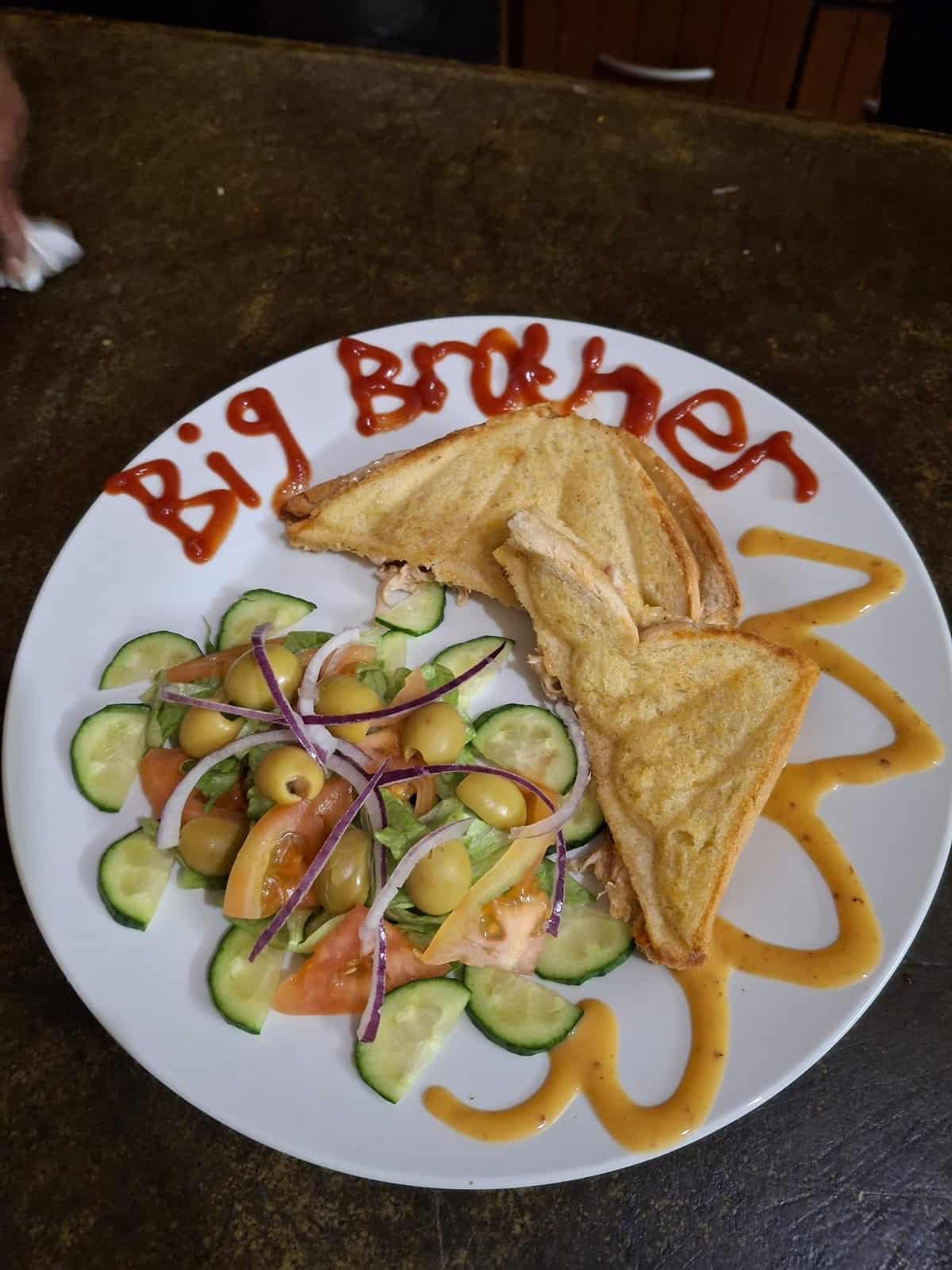 Golden samoosas with sauce and salad on a plate