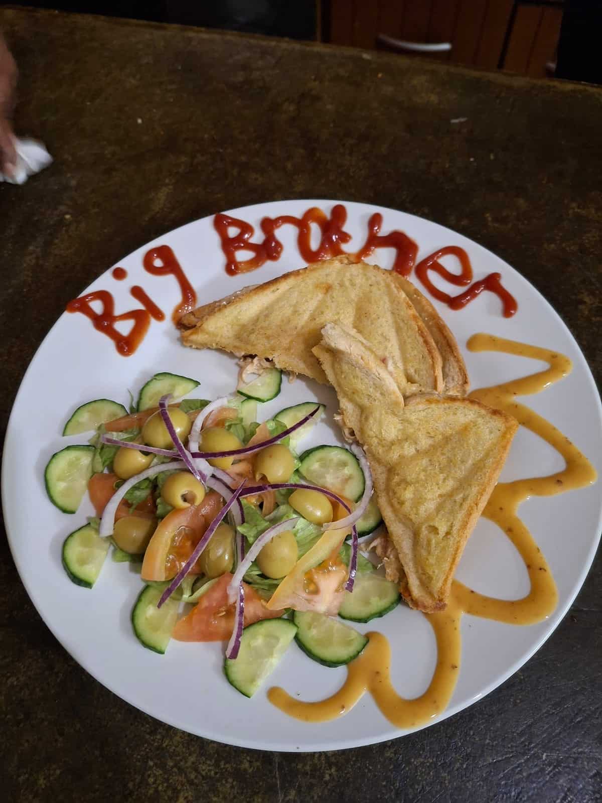 Golden samoosas with sauce and salad on a plate