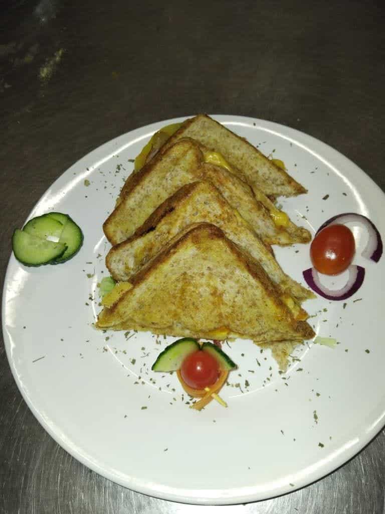 French toast triangles with tomato and cucumber