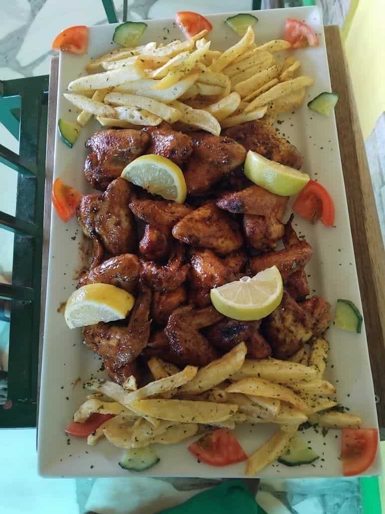 Chicken wings and chips with lemon